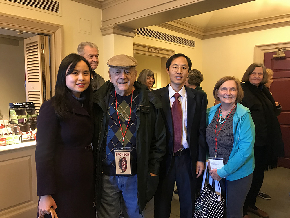 1. Chinese Director Deliang Wang and Associate Director Ying Liu take a picture with audience members