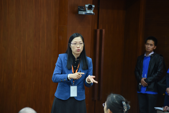 外文系主任陈则航介绍本科生课程设置