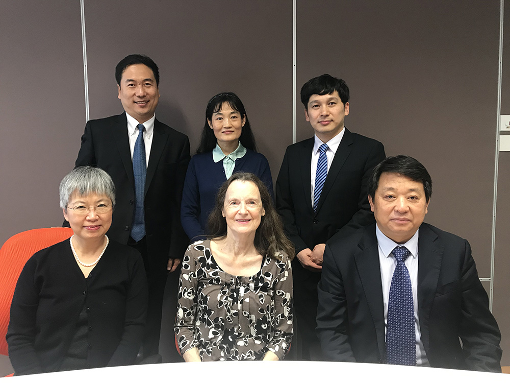 图片2 代表团与Jackson教授会面