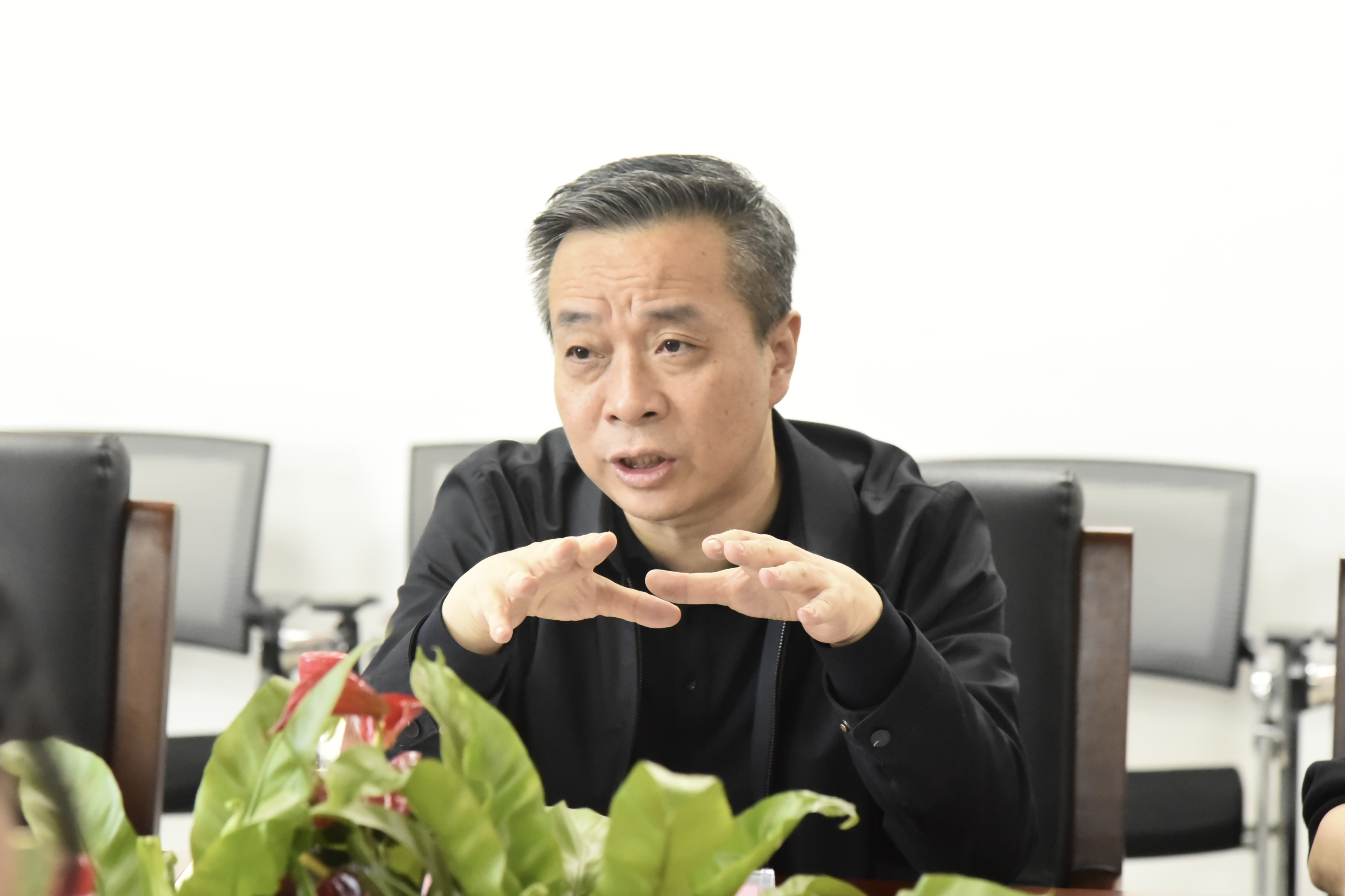 图1-康震副校长一行赴Cool18
开展科研工作调研.JPG